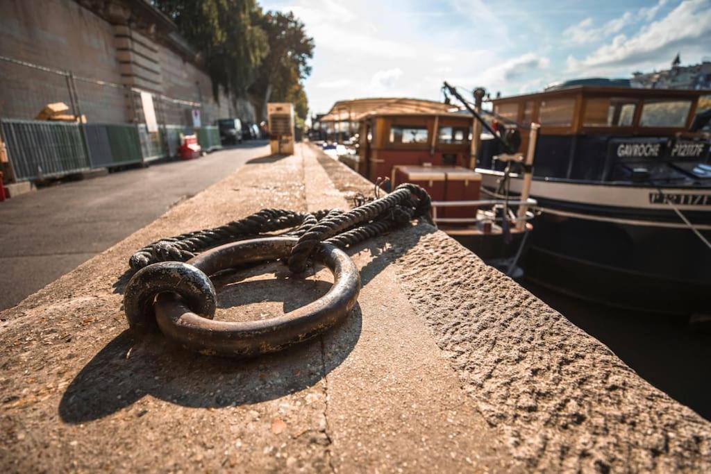 Classic Riverboat In The Center Of Paris Exteriör bild