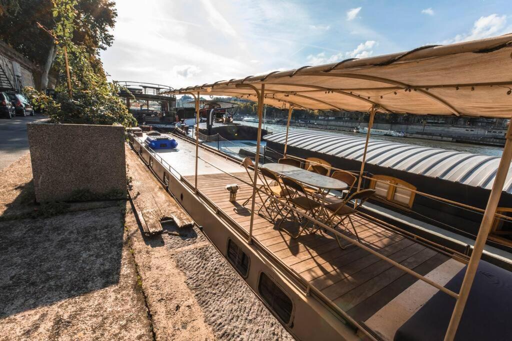 Classic Riverboat In The Center Of Paris Exteriör bild